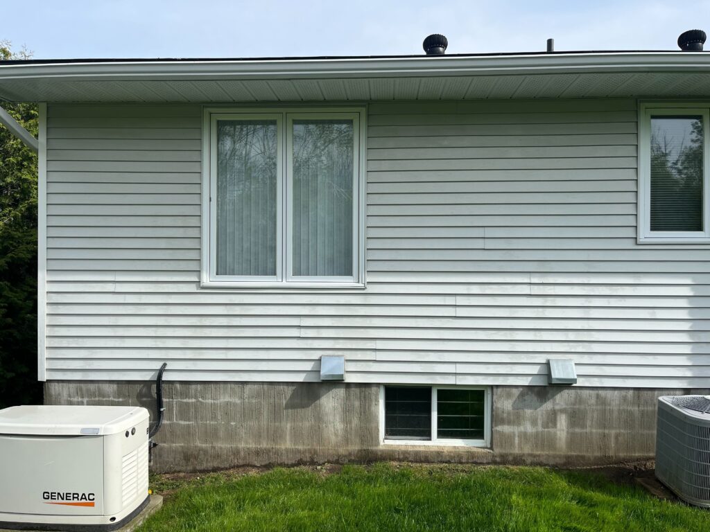 Cleaning Windows With A Squeegee – Tips From The Pros (2025 update) - Simcoe Home Solutions Cleaning Windows With A Squeegee – Tips From The Pros
